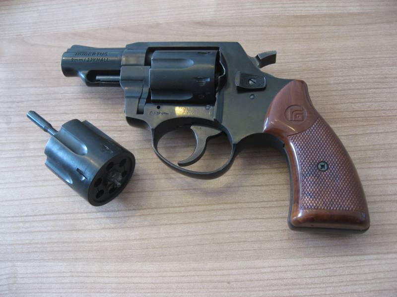 Revolver 9mm / cal.22: AKAH Hubertus 9-22 (Röhm) - Testberichte - Gas,  Schreckschuss & Salut - CO2air.de